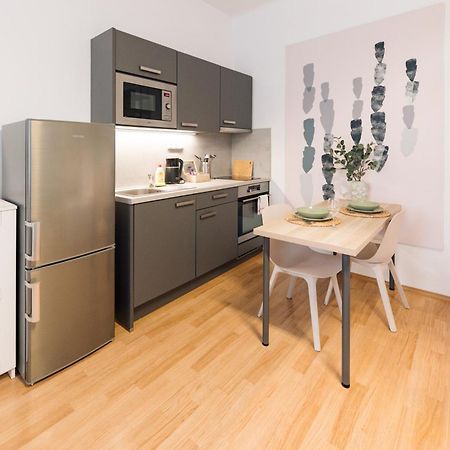 7 Nights Apartments Dominikanske N. Brno Bagian luar foto