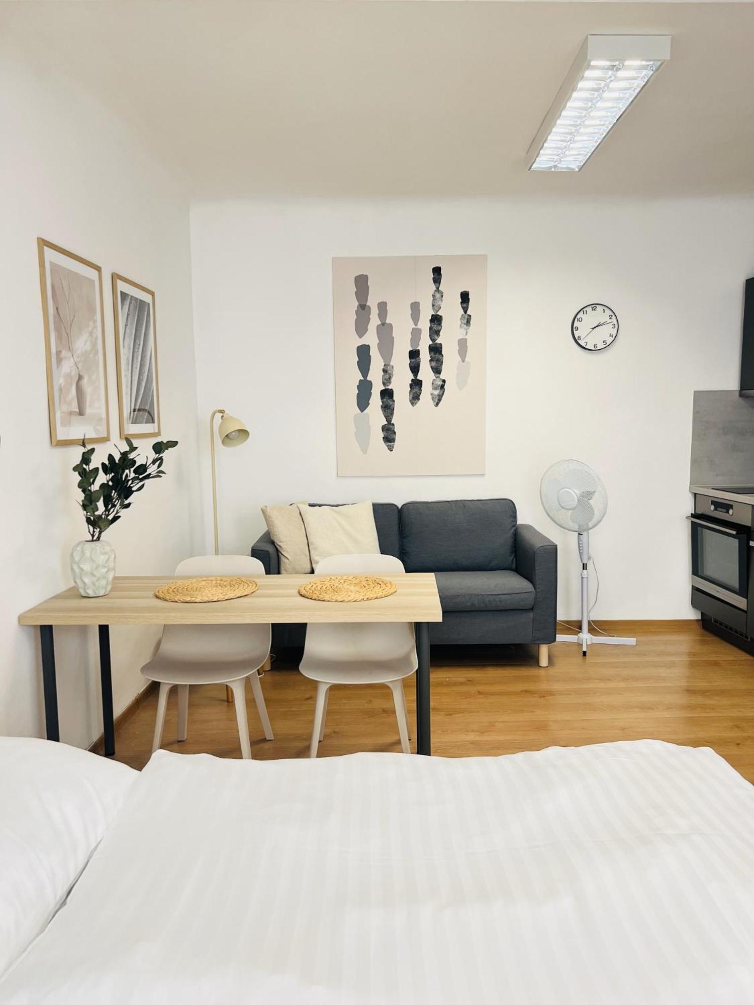 7 Nights Apartments Dominikanske N. Brno Bagian luar foto